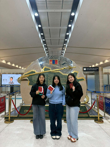 ОУУБИС-ийн 12 оюутан БНСУ-ын Чонбуг их сургуульд солилцооны хөтөлбөрөөр суралцахаар мордлоо